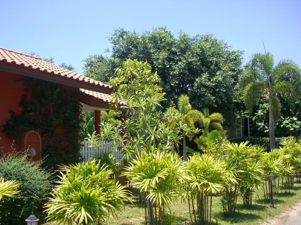 Pictory Garden Resort Sattahip Esterno foto