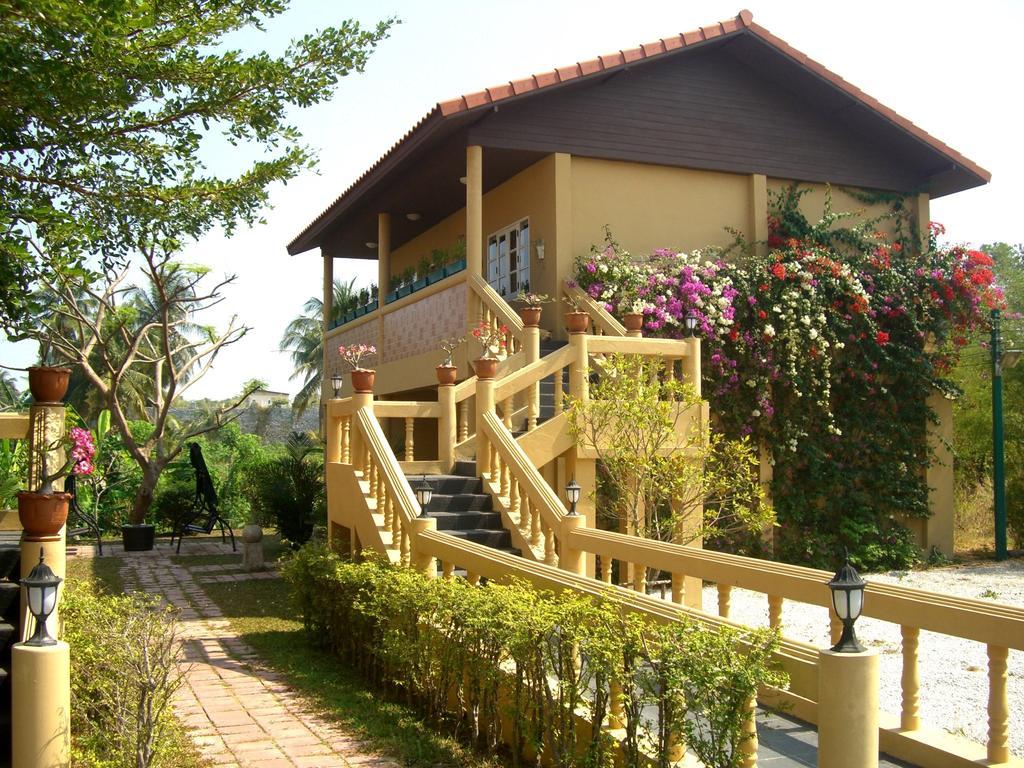 Pictory Garden Resort Sattahip Esterno foto
