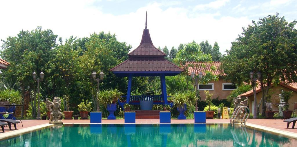 Pictory Garden Resort Sattahip Esterno foto