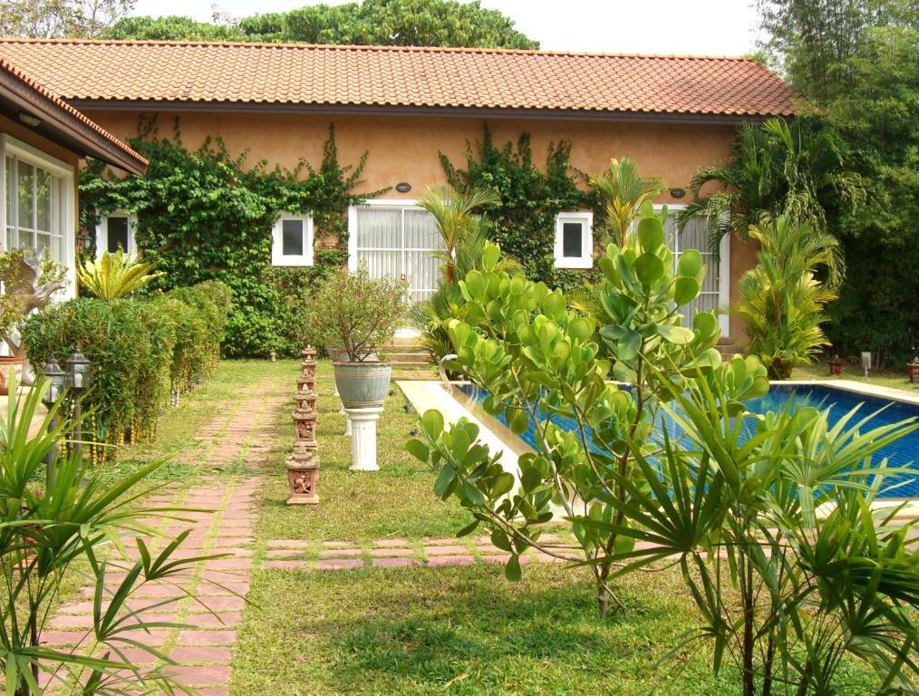 Pictory Garden Resort Sattahip Esterno foto