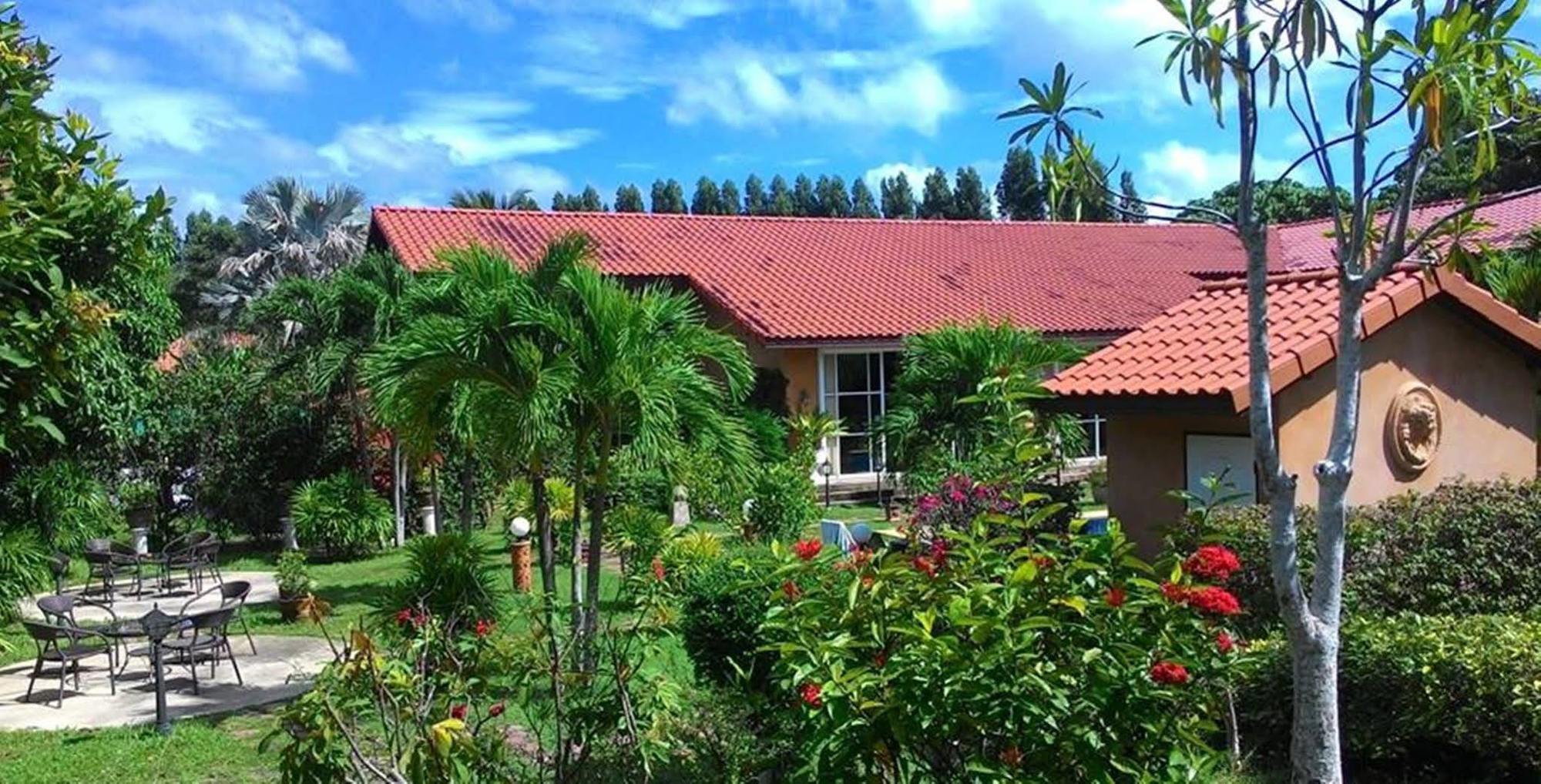 Pictory Garden Resort Sattahip Esterno foto